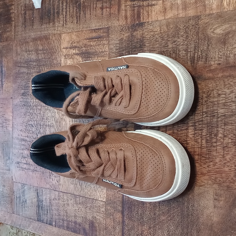 Boys shoes